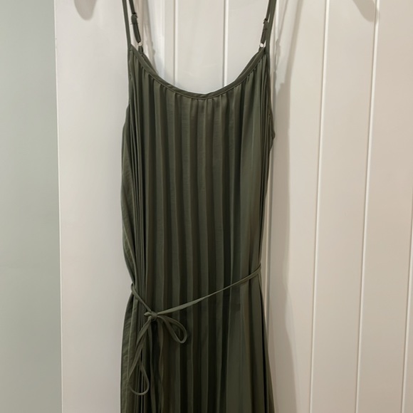 Green Pleated Dress - Picture 2 of 4